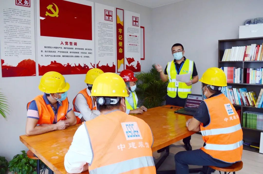 5中建装饰.jpg 5中建装饰.jpg