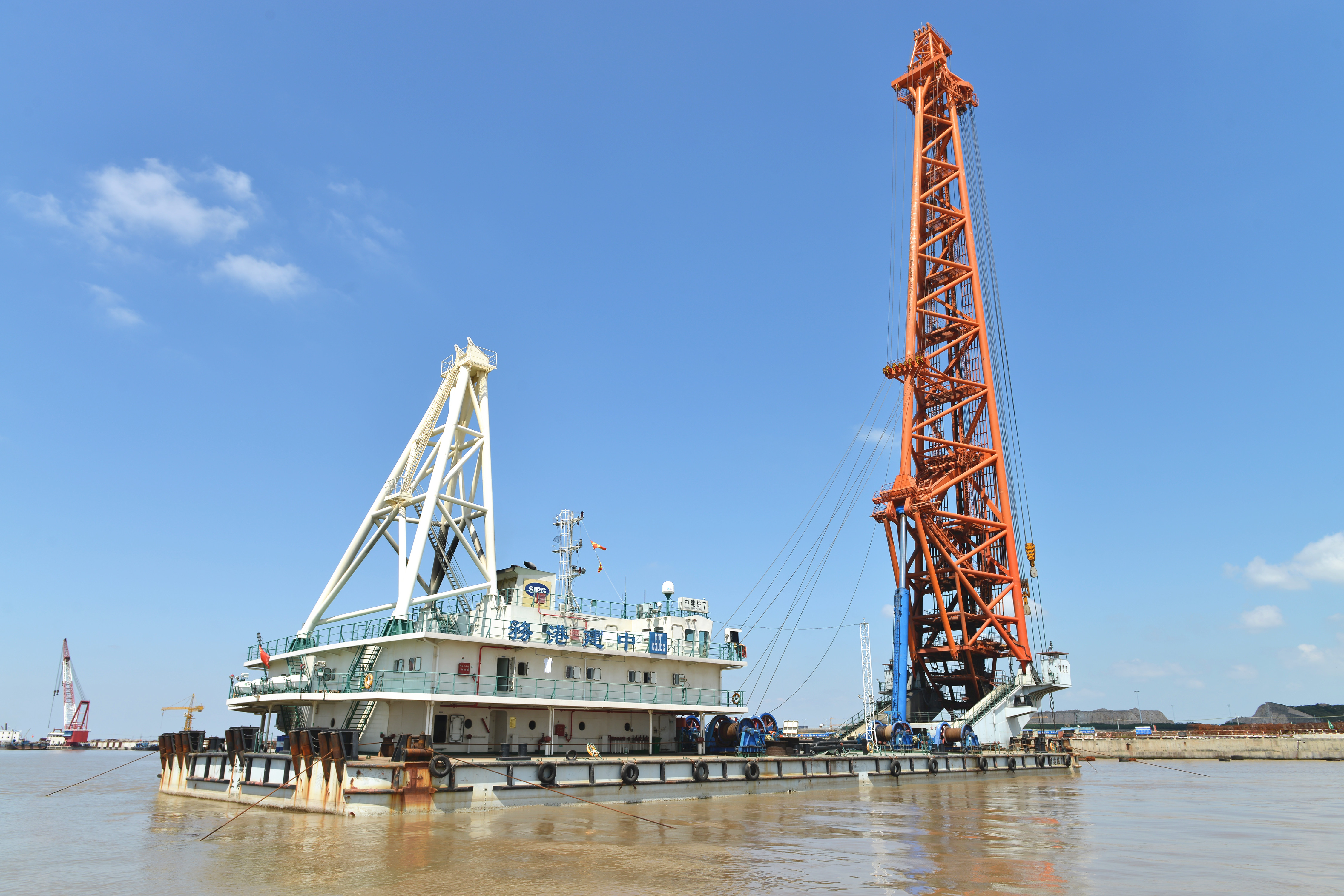 “中建桩7”打桩船.jpg “中建桩7”打桩船.jpg