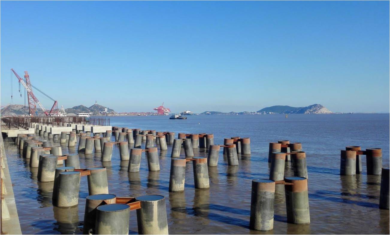 洋山深水港四期沉桩现场.jpg 洋山深水港四期沉桩现场.jpg