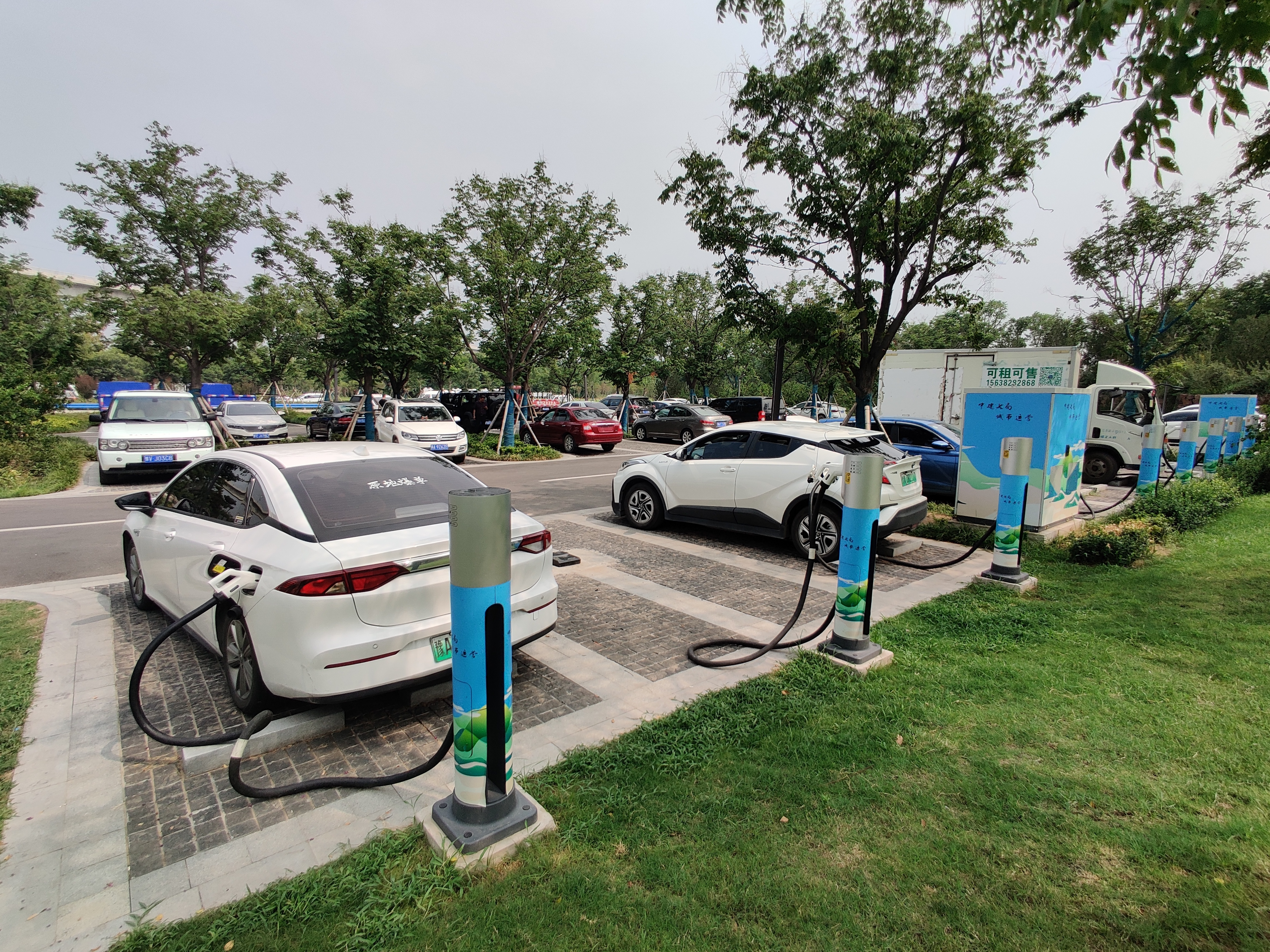 充电桩.jpg 充电桩.jpg