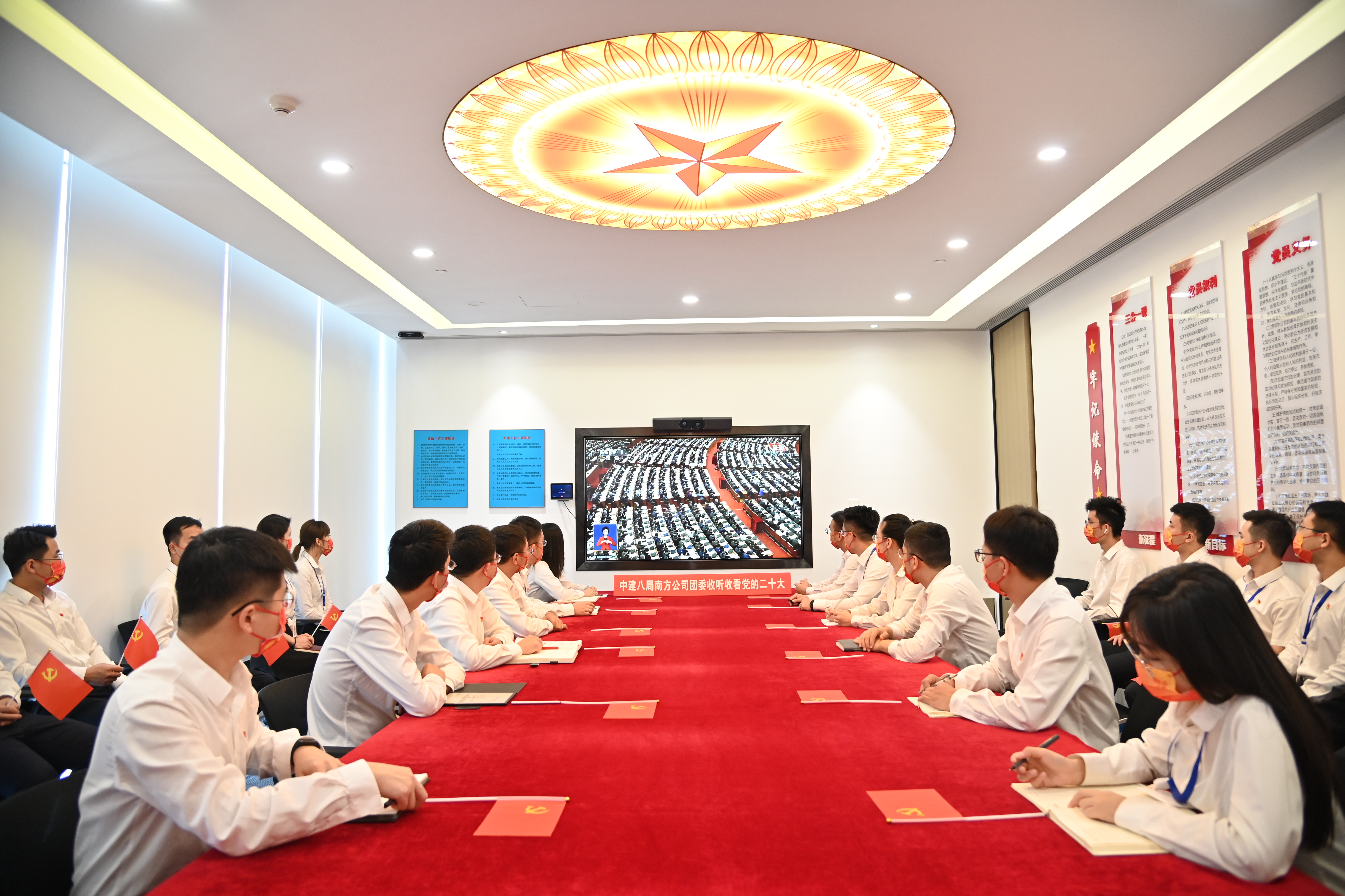 2.av国产
26万余名团员青年收看党的二十大开幕会.jpg