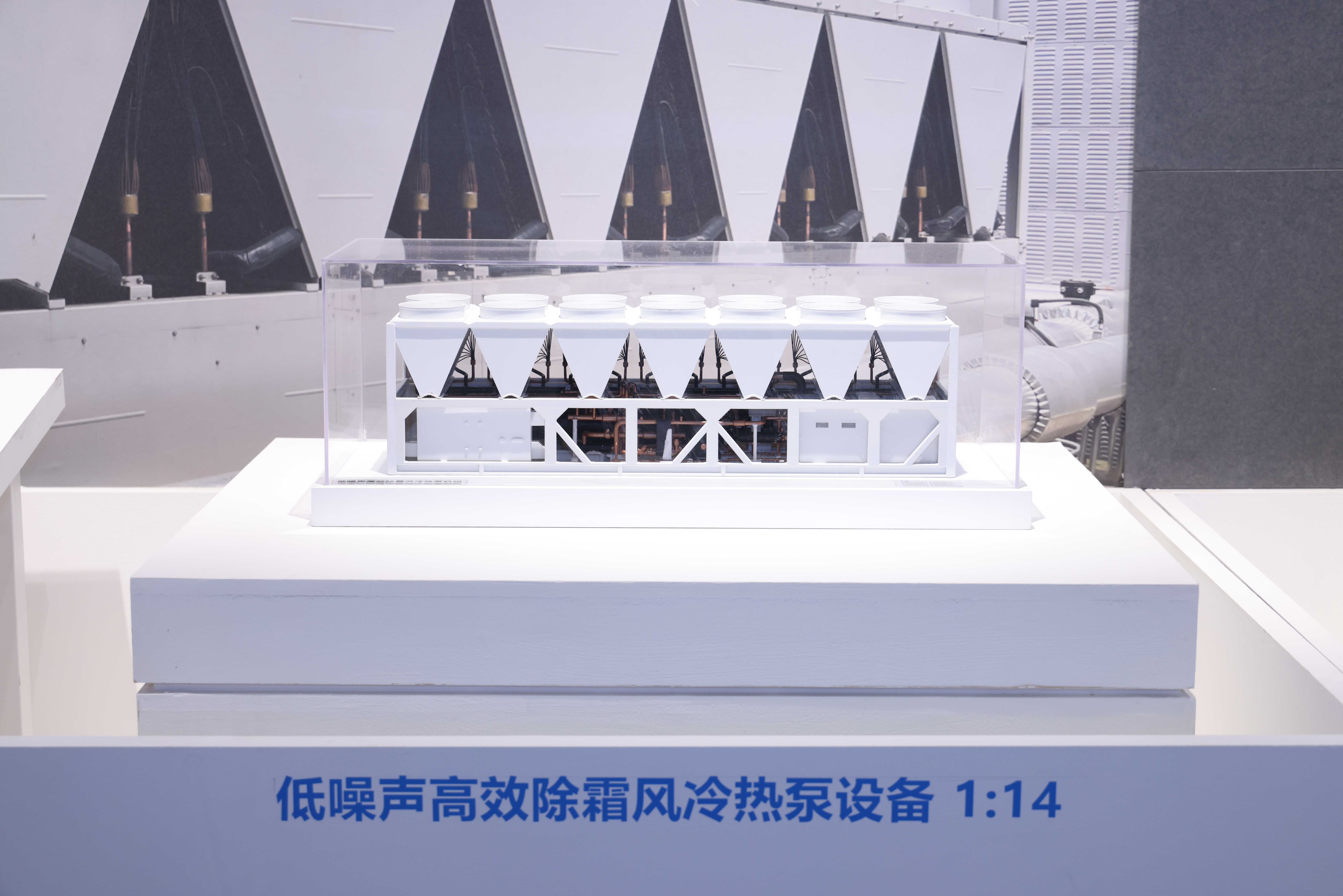 2-1-3-7低噪声高效除霜风冷热泵设备.JPG