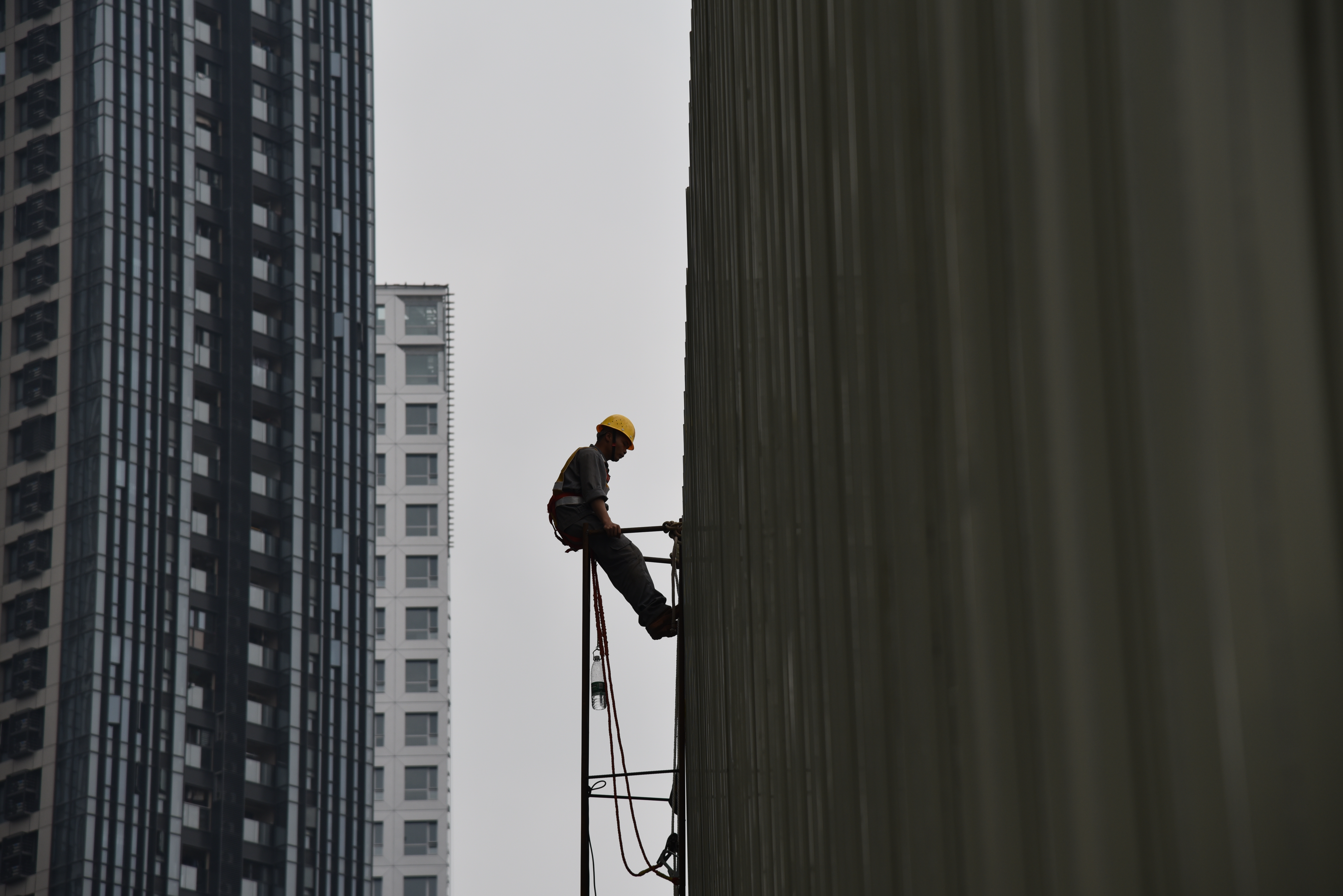 4《城市高楼下的“硬汉”》中建二局 杨静.jpg