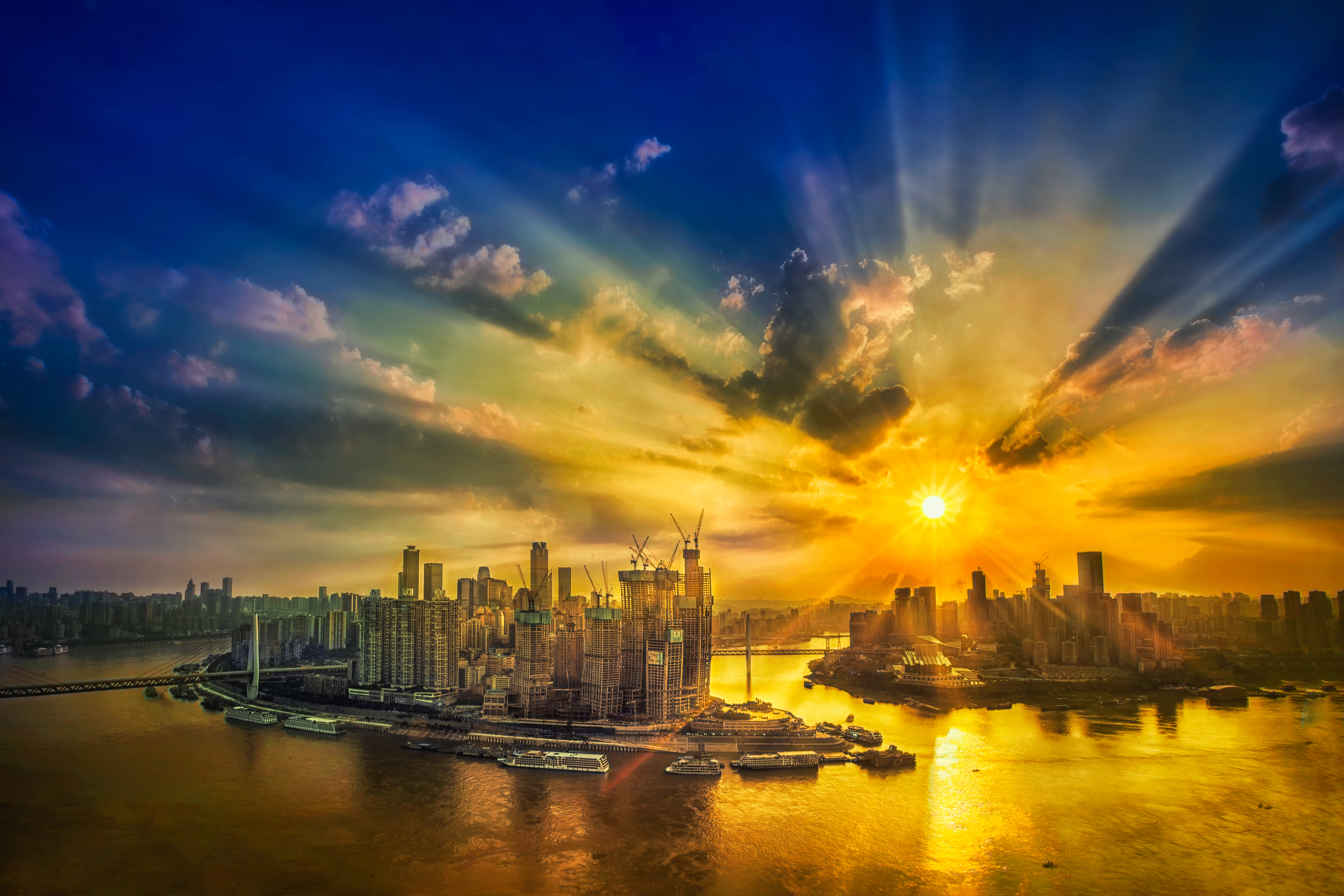 10《扬帆夕照——重庆地标建筑》 中建二局 张继均 .jpg