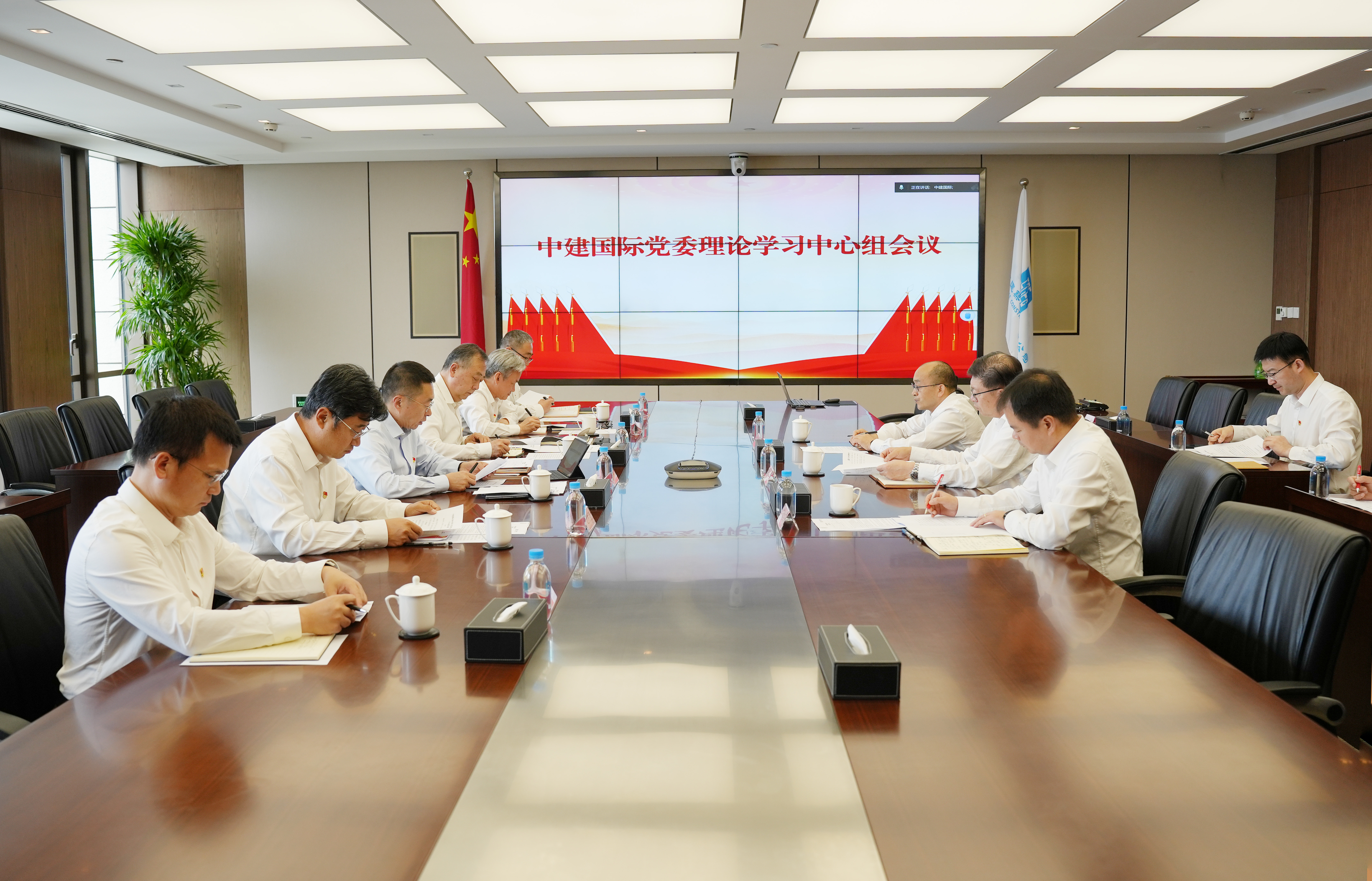 中心组照片.jpg